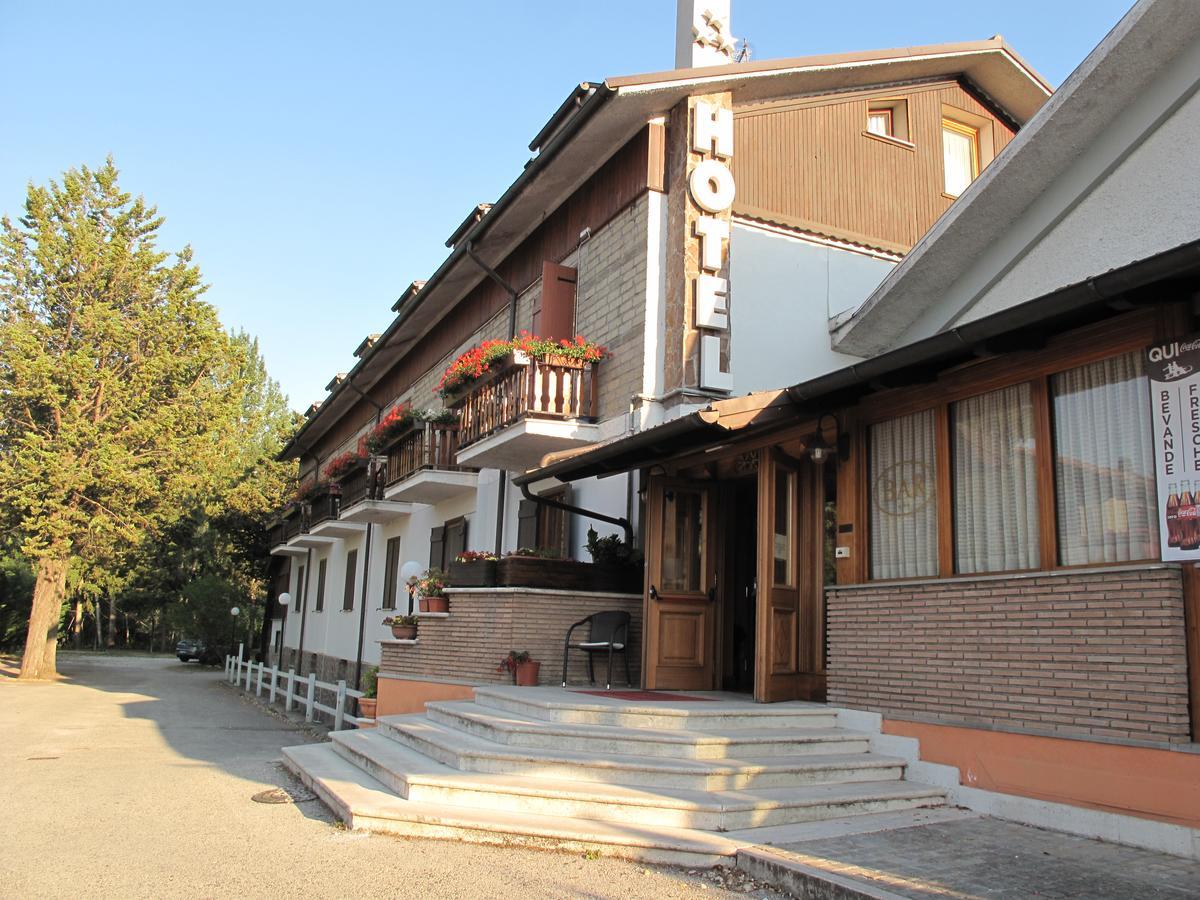 Hotel Ristorante La Nuova Fattoria カルソーリ エクステリア 写真